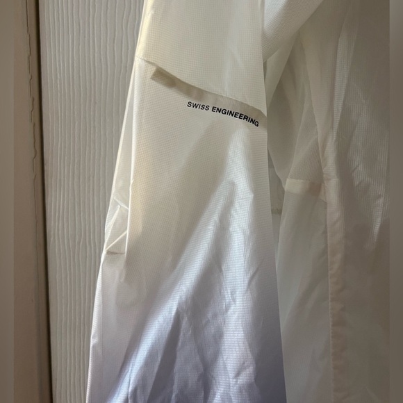 On Running Zero Jacket - windproof water resistant running/hiking jacket Small - Picture 5 of 10